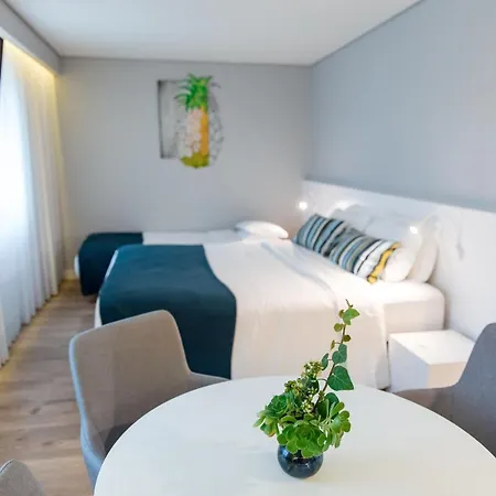 Albergue Ilha & *