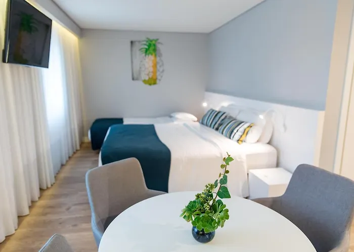 אכסניה Ilha & *